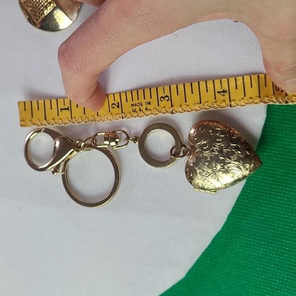 Gold Heart Locker Keychain Charm Accessory vtg style - Picture 8 of 10